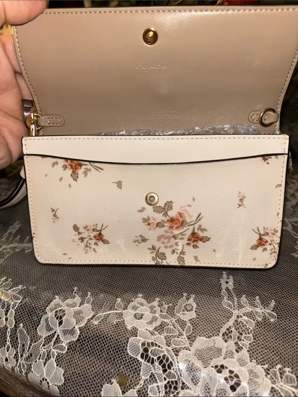 Coach Noa Pop-Up wristlet purse Chalk White Pebbled Leather Floral